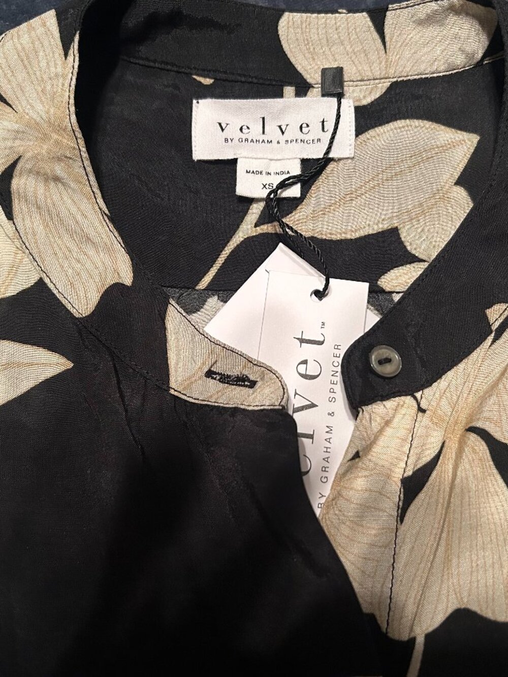 🖤Velvet by Graham & Spencer Black Cream Top XS NWT🌼 - Picture 5 of 8